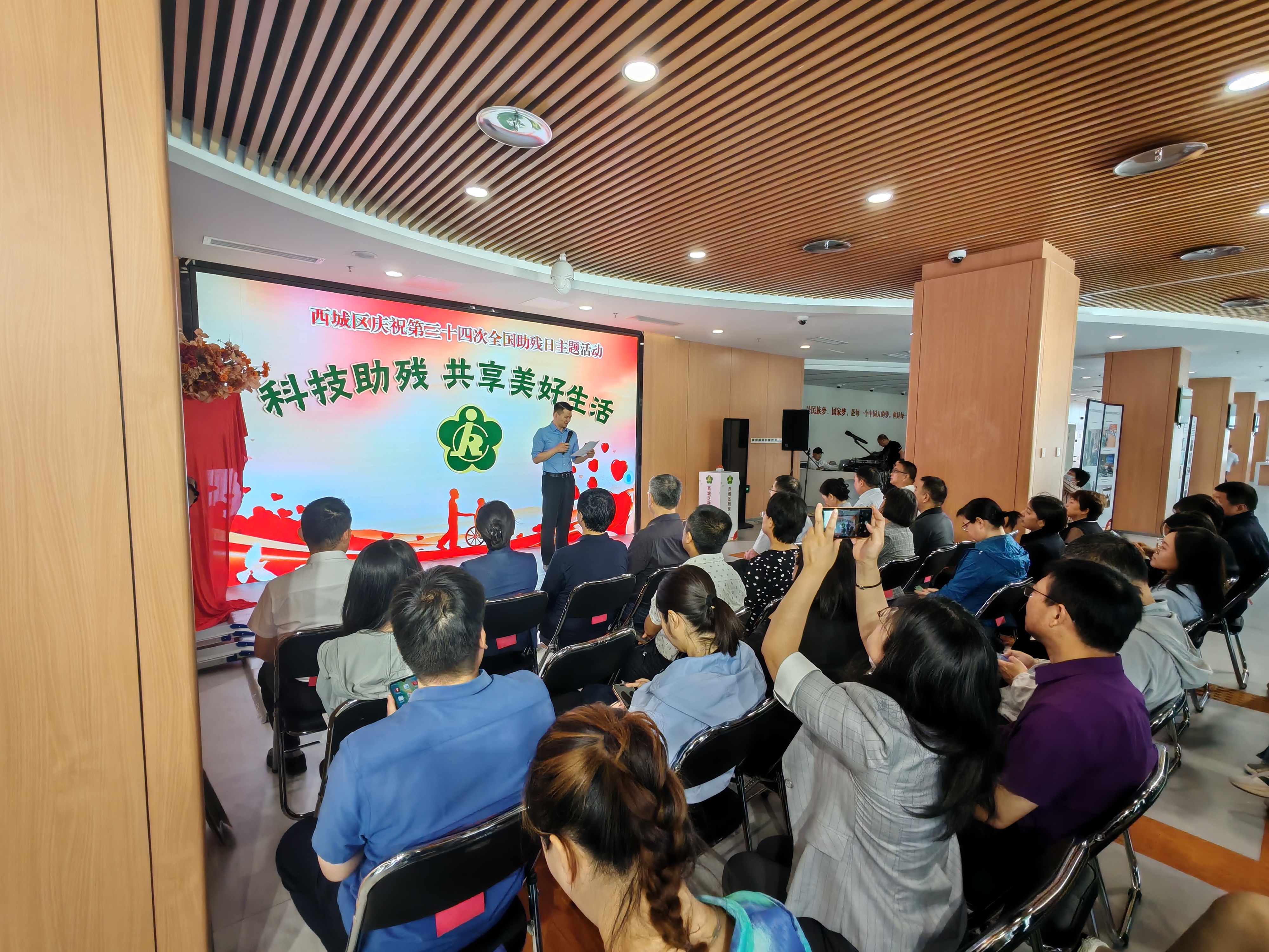 集思鸣智便携式眼动仪引领科技助残新潮流，助力认知功能障碍早筛