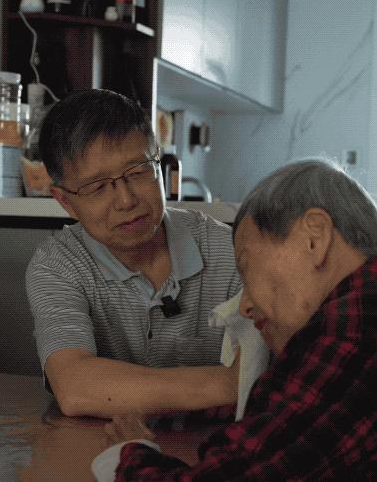 北大教授2.png